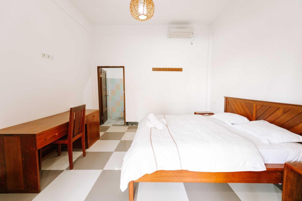 Dream Cowork Hotel Kuta  Exterior photo