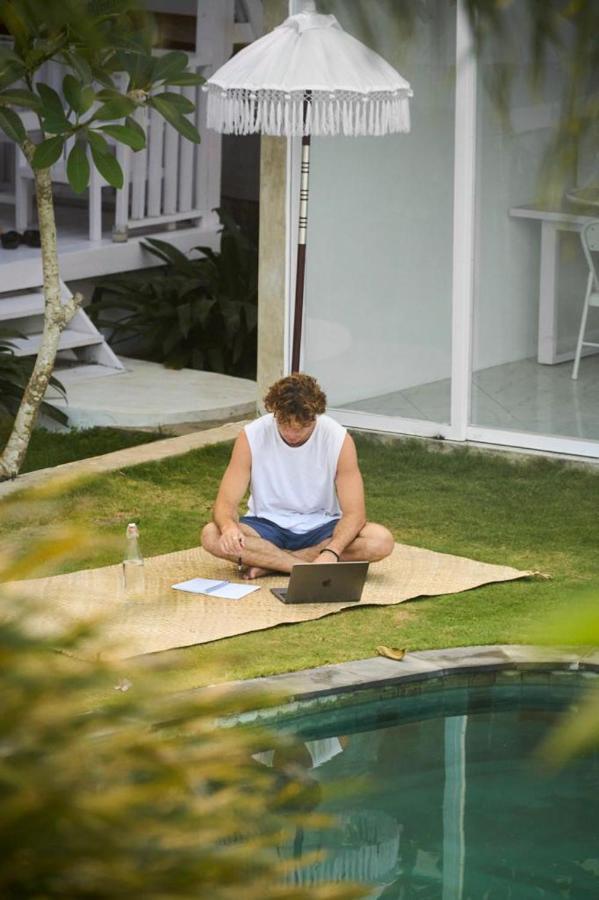 Dream Cowork Hotel Kuta  Exterior photo